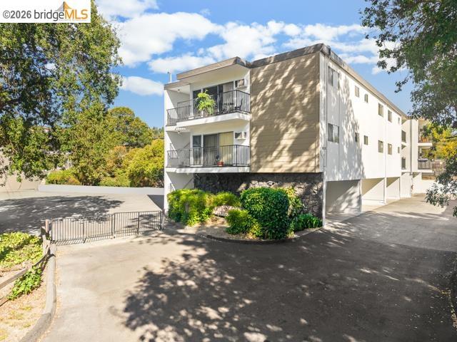 950 Mountain View Dr