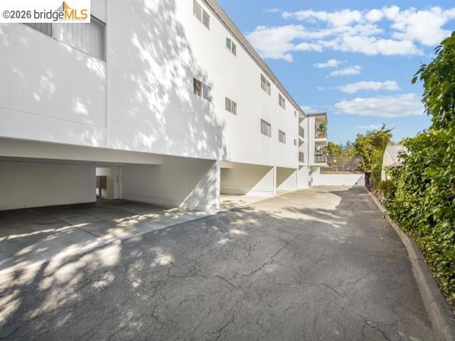 950 Mountain View Dr