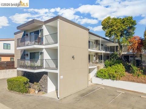 Photo of 950 Mountain View Dr DR, Lafayette, CA 94549 (MLS # 41149301)