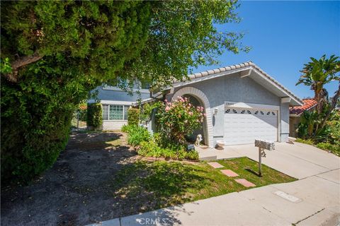 Photo of 24435 Gilmore St, West Hills, CA 91307 (MLS # SR26094986)