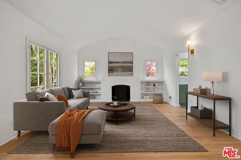 Photo of 951 N Martel Avenue, Los Angeles, CA 90046 (MLS # 25569155) Photo of 951 N Martel Avenue, Los Angeles, CA 90046 (MLS # 25569155)