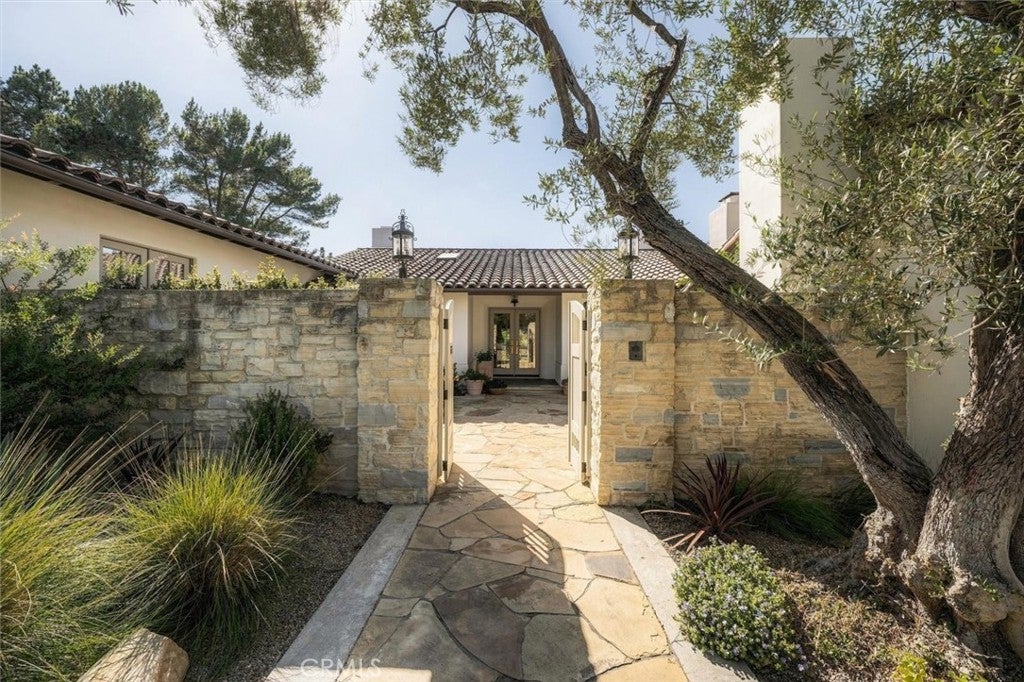 28 Caballeros Road