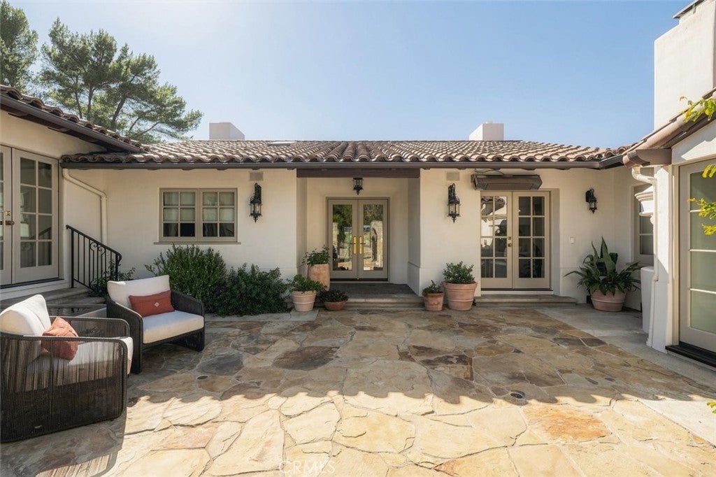 28 Caballeros Road