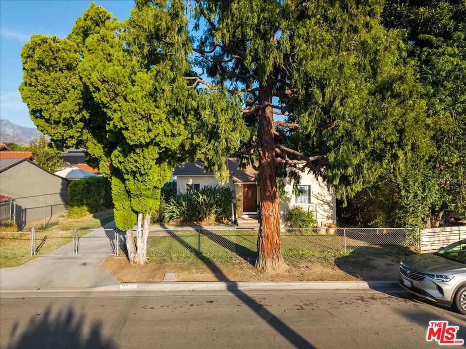 2548 Casitas Avenue