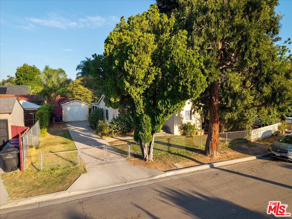 2548 Casitas Avenue