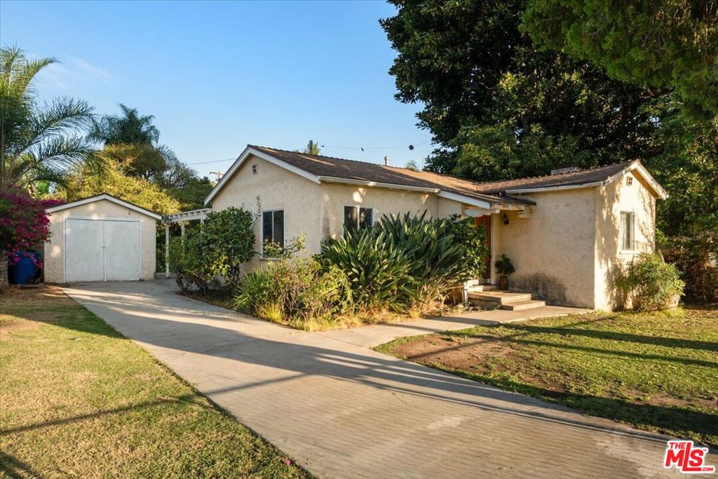 2548 Casitas Avenue