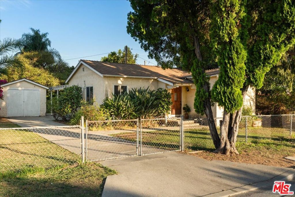 2548 Casitas Avenue