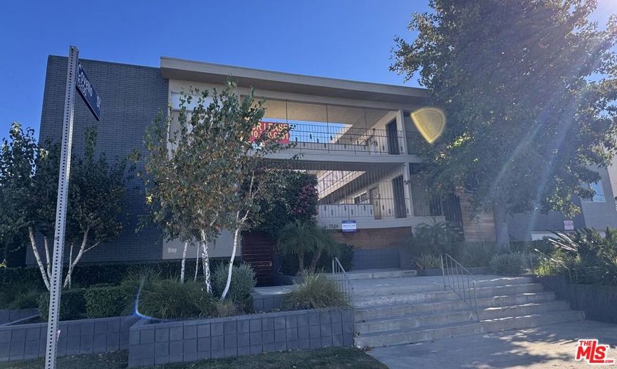 MOVE IN SPECIAL!!! $600 DOLLARS OFF FOR THE 1ST MONTH!!! Beautiful remodeled 1 bedroom 1 bathroom unit. This unit consist of new paint, carpet flooring throughout, ceiling fan in living room, plenty cabinet/storage throughout. Wall AC/Heat unit. Stainless stove & fridge included. Laundry facility onsite. Conveniently located to restaurants, shops & transportation. There are two other 1 bedroom 1 bath units in the complex that are being renovated. Close proximity access to the 405 fwy. NOTE: THERE'S NO ELEVATOR IN BUILDING.