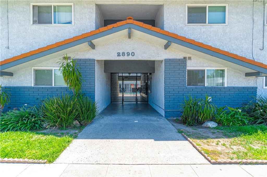 2890 E Artesia 60