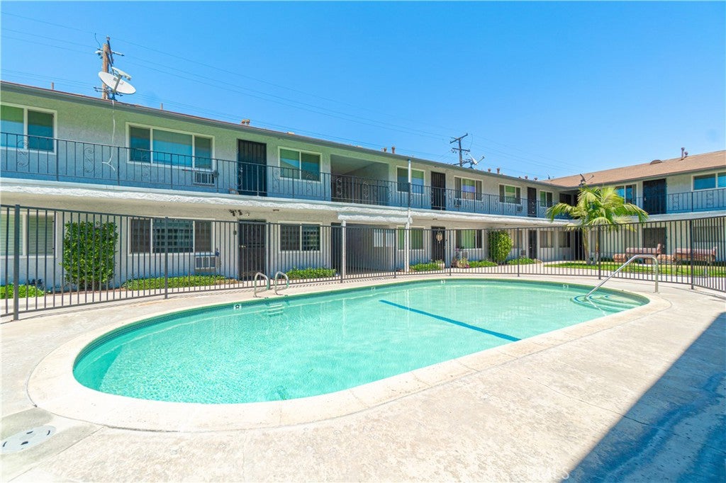 2890 E Artesia 60