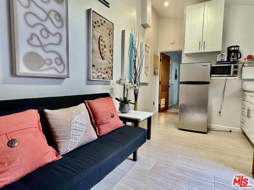 207 Avenue C Cottage