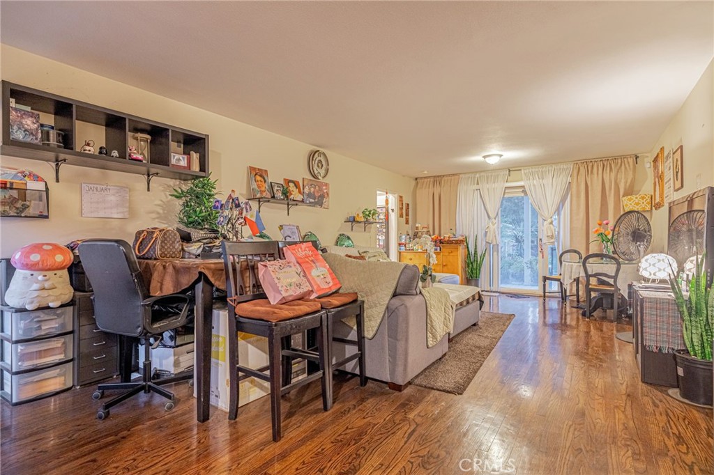 8523 & 8521 Lindley Avenue