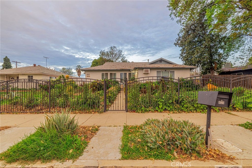 8523 & 8521 Lindley Avenue