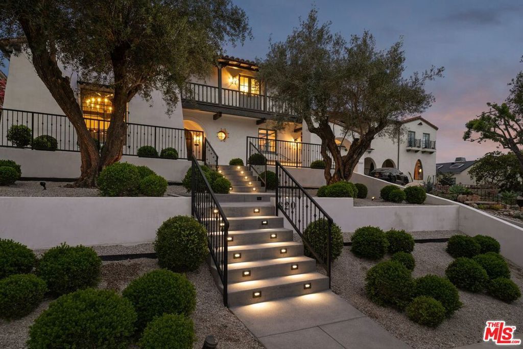 Photo of 820 Glenmont Avenue, Los Angeles, CA 90024 (MLS # 25597557)