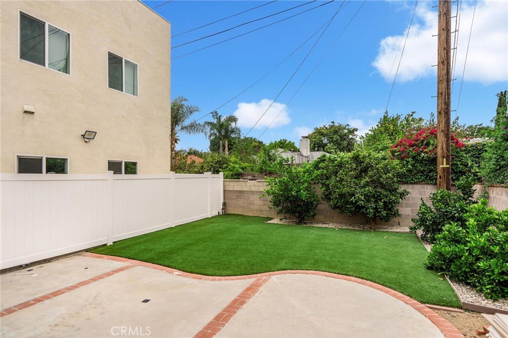 8957 Amigo Avenue