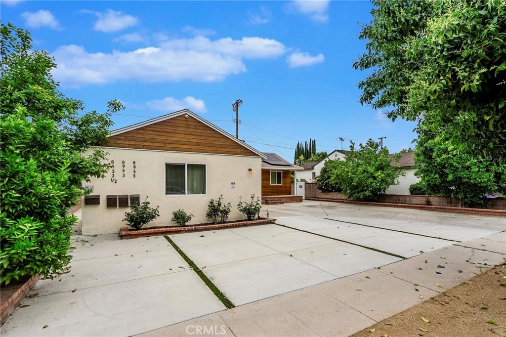 8957 Amigo Avenue
