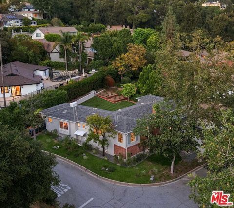 Photo of 1609 Las Flores Drive, Glendale, CA 91207 (MLS # 26757863)