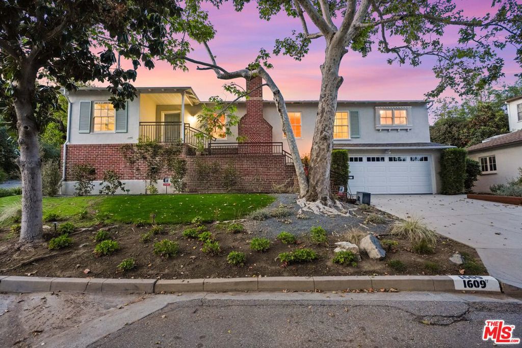 1609 Las Flores Drive