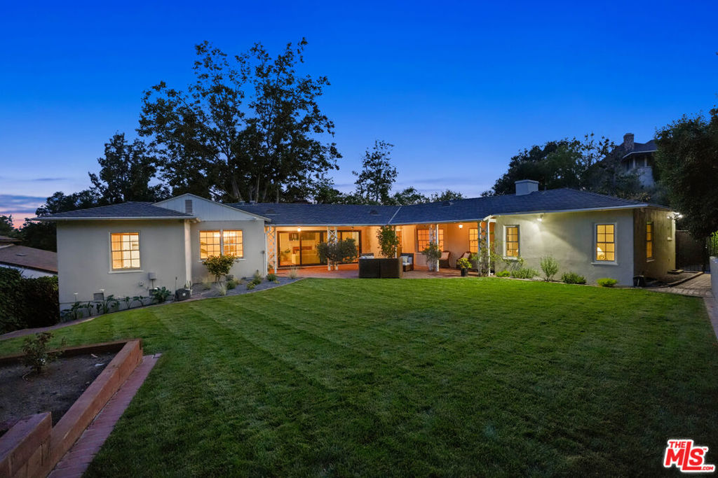 1609 Las Flores Drive