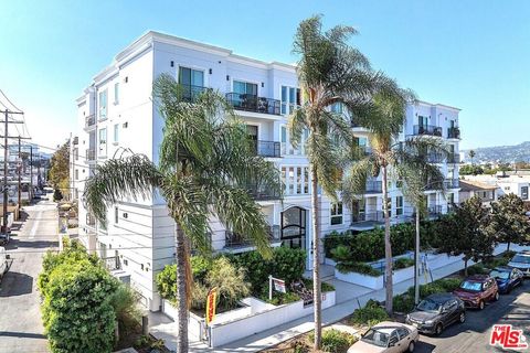 Photo of 1237 S Holt Avenue #202, Los Angeles, CA 90035 (MLS # 25613967)