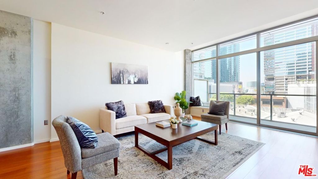 Photo of 1155 S Grand Avenue #516, Los Angeles, CA 90015 (MLS # 26684007)