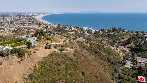 Photo of 646 Paseo Miramar, Pacific Palisades, CA 90272 (MLS # 26835557)