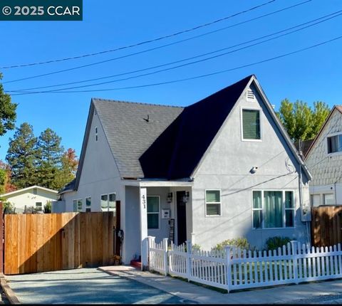 Photo of 431 Gilger Ave, Martinez, CA 94553 (MLS # 41114414)