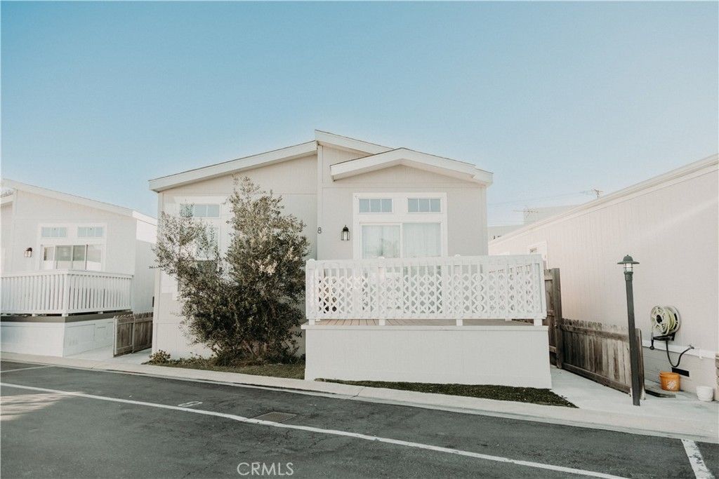 Photo of 824 W 15 Street #8, Newport Beach, CA 92663 (MLS # OC26020527)