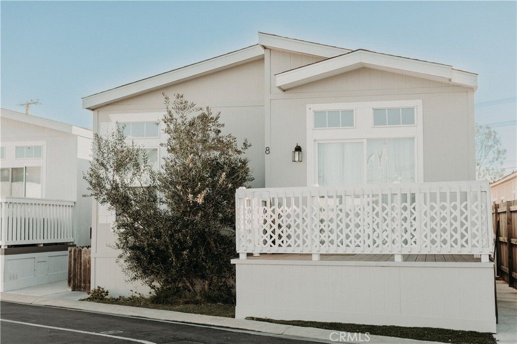 Photo of 824 W 15 Street #8, Newport Beach, CA 92663 (MLS # OC26020527)