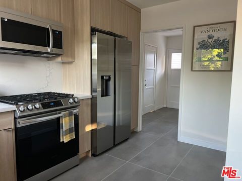 Photo of 546 Hahn Avenue, Glendale, CA 91203 (MLS # 25630527)