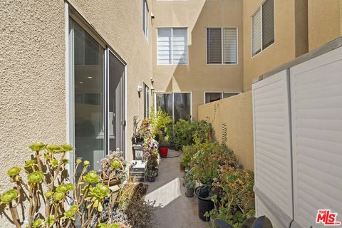 Photo of 4100 Wilshire Boulevard #107, Los Angeles, CA 90010 (MLS # 26698695)