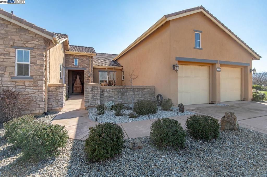 Photo of 106 Glen View Ct Ct, Copperopolis, CA 95228 (MLS # 41114713)