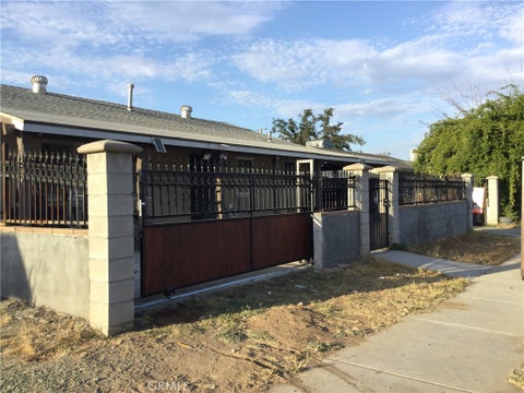 Photo of 332 W 11th ST, Perris, CA 92570 (MLS # TR26156942)