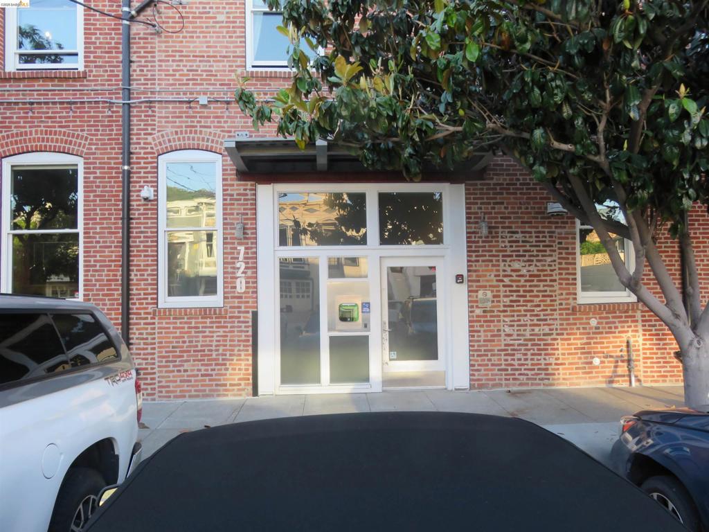 720 York St 212