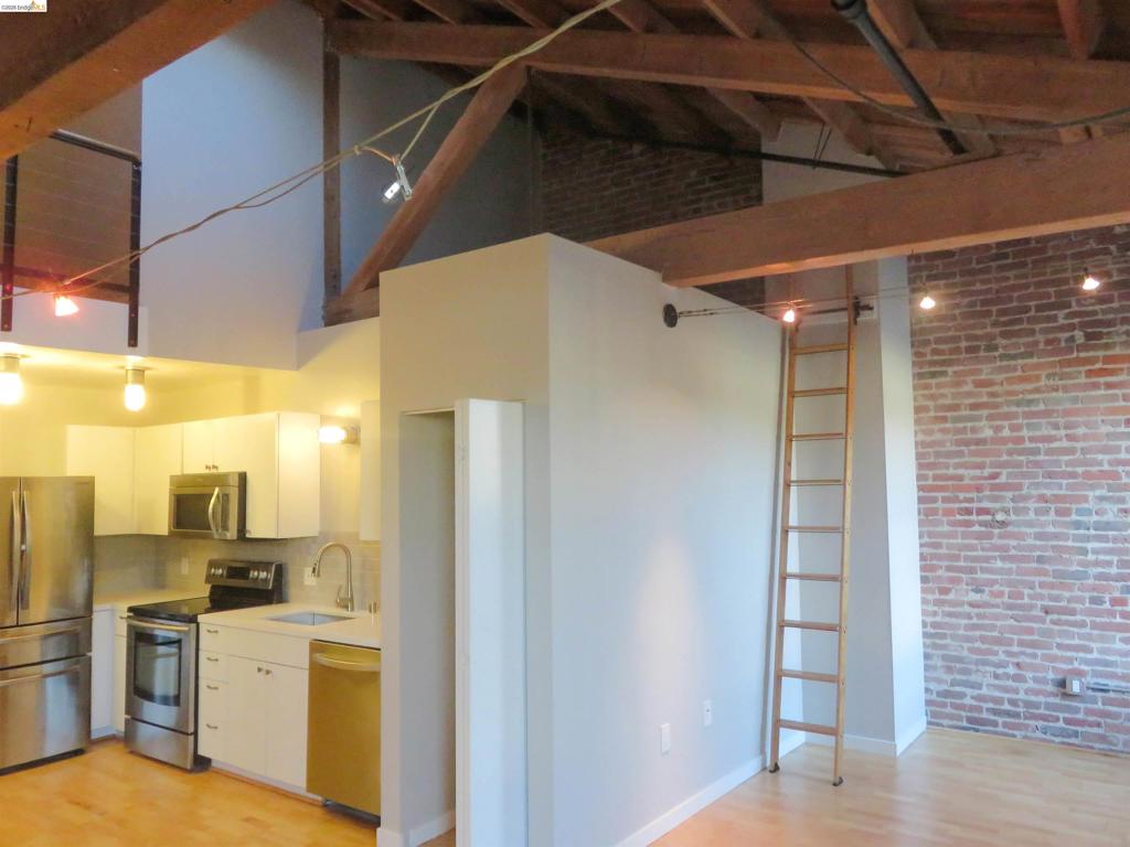 720 York St 212