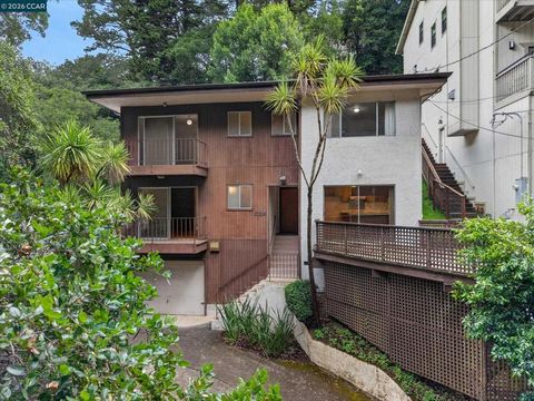 Photo of 6334 Doran Dr Dr, Oakland, CA 94611 (MLS # 41132550)