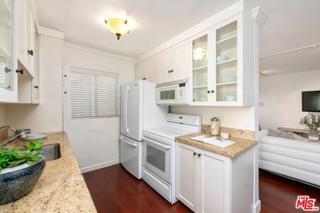 Santa Monica, California 90403, United States, 2 Bedrooms Bedrooms, ,2 BathroomsBathrooms,Residential,Active,151612