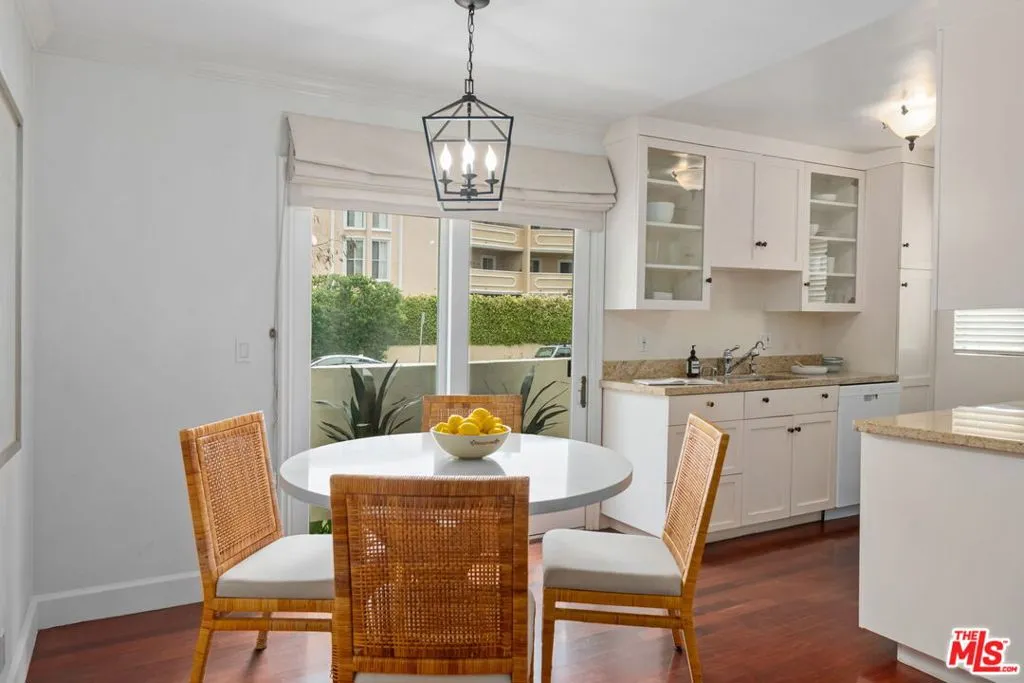 Santa Monica, California 90403, United States, 2 Bedrooms Bedrooms, ,2 BathroomsBathrooms,Residential,Active,151612