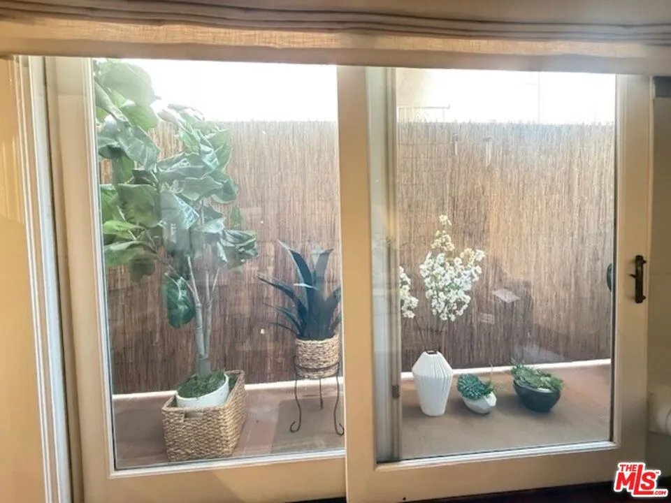 Santa Monica, California 90403, United States, 2 Bedrooms Bedrooms, ,2 BathroomsBathrooms,Residential,Active,151612