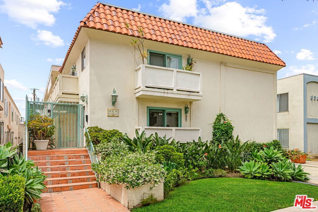 Photo of 844 7th Street #1, Santa Monica, CA 90403 (MLS # 25552455)