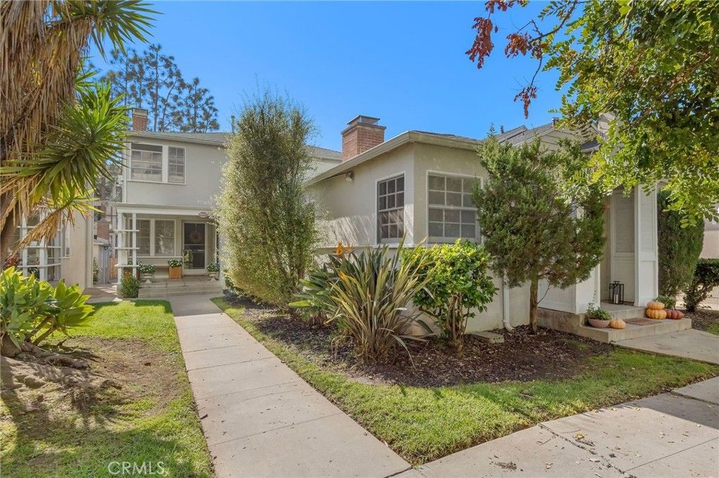 Photo of 10374 Ashton Avenue, Los Angeles, CA 90024 (MLS # SB26035069)