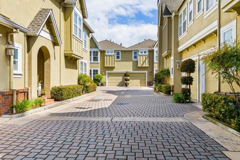 Photo of 707 Valparaiso Avenue, Menlo Park, CA 94025 (MLS # ML82047137)