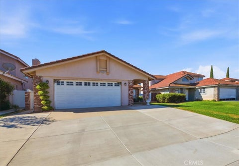 Tiny photo for 19981 Silvercrest Lane, Riverside, CA 92508 (MLS # SW26197571)