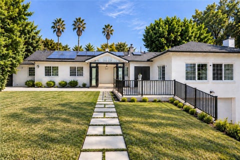 Photo of 16633 Oak View Drive, Encino, CA 91436 (MLS # SR26202555)