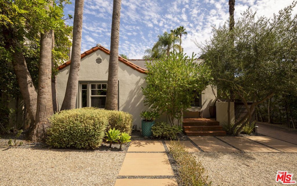 Photo of 906 N La Jolla Avenue, West Hollywood, CA 90046 (MLS # 25597433)