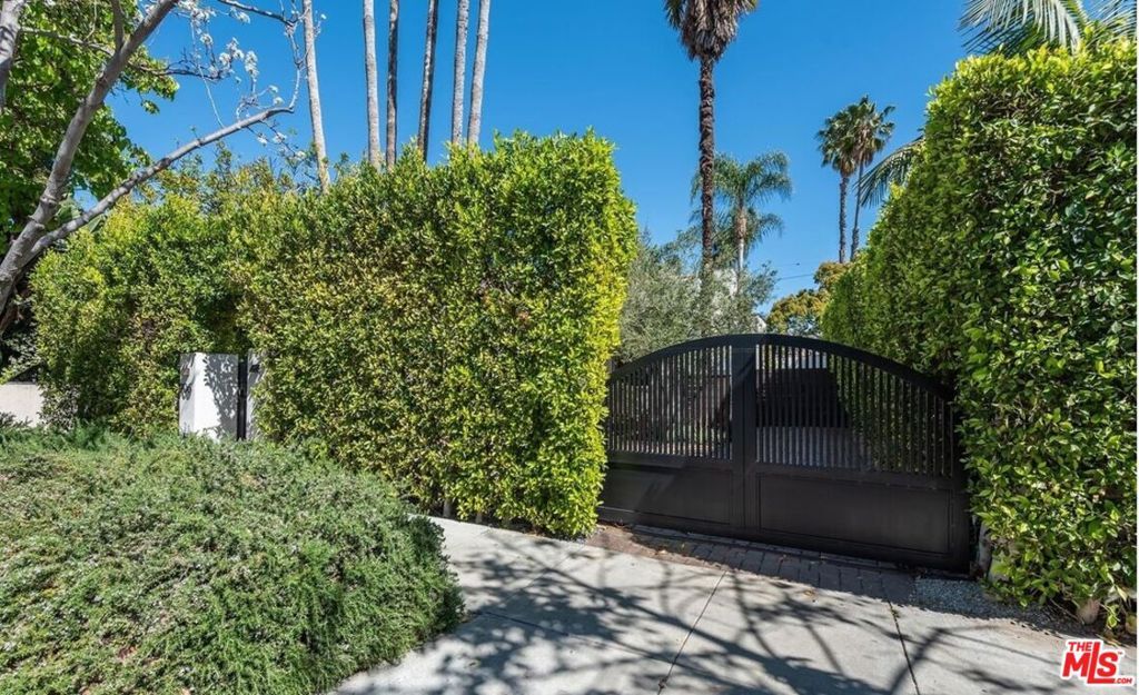 Photo of 906 N La Jolla Avenue, West Hollywood, CA 90046 (MLS # 25597433)