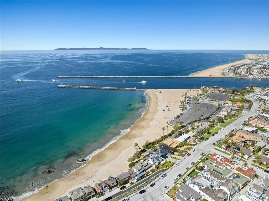 Corona Del Mar, California 92625, United States, 3 Bedrooms Bedrooms, ,3 BathroomsBathrooms,Residential,Active,196610