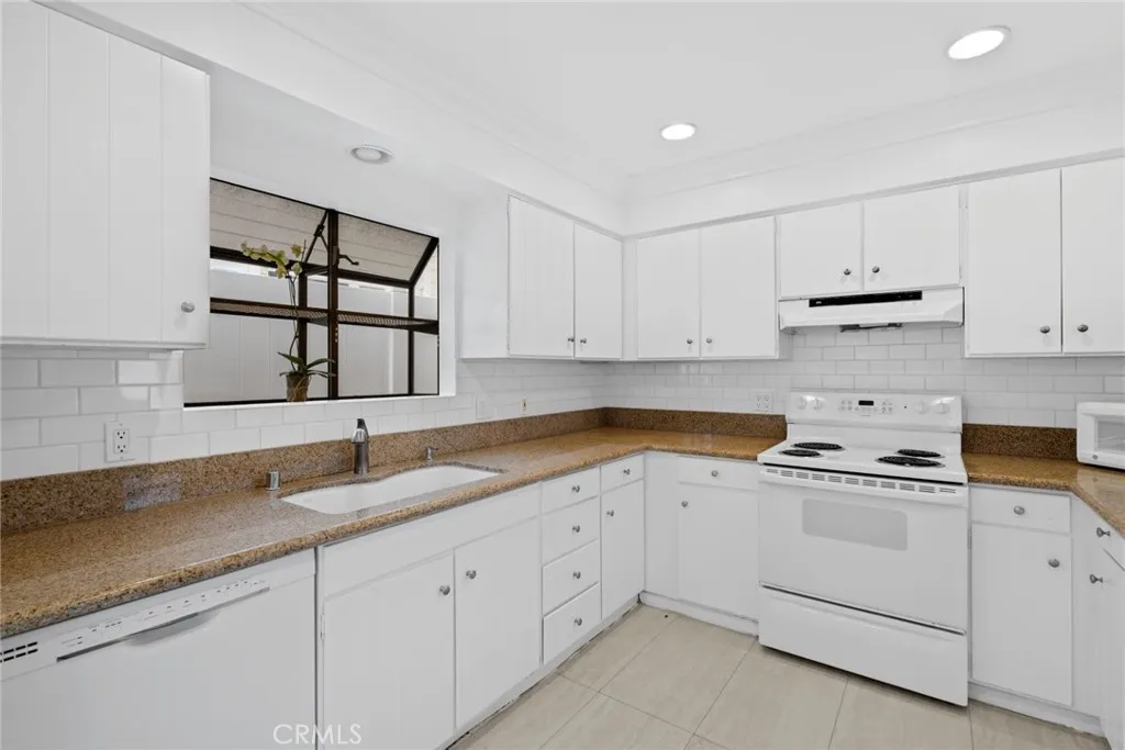 Corona Del Mar, California 92625, United States, 3 Bedrooms Bedrooms, ,3 BathroomsBathrooms,Residential,Active,196610