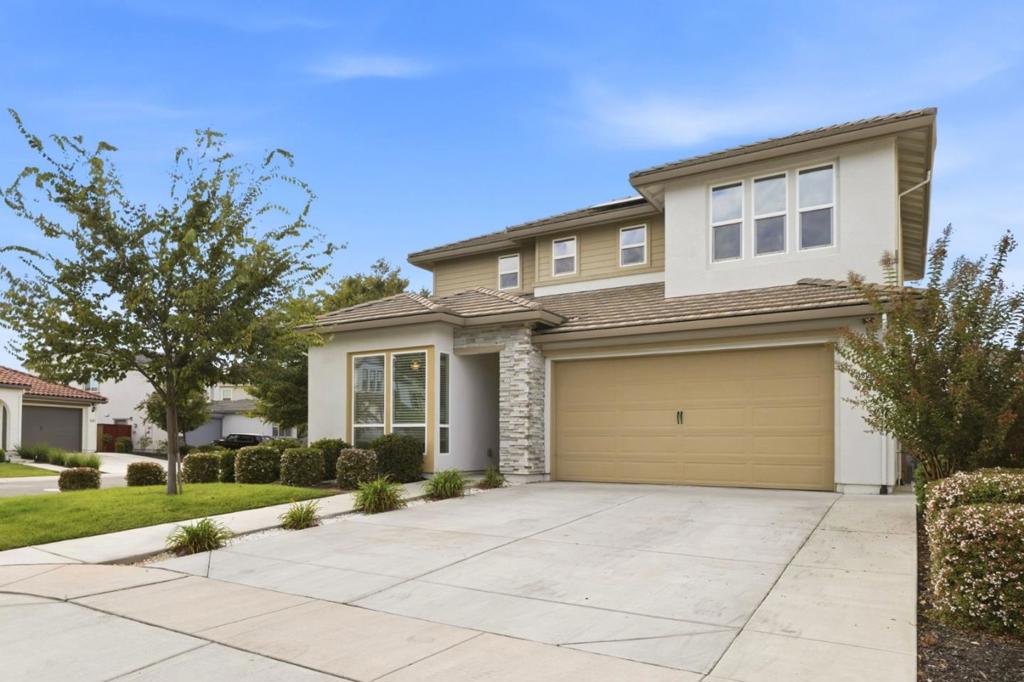 Properties 1 10068 Carinata Drive