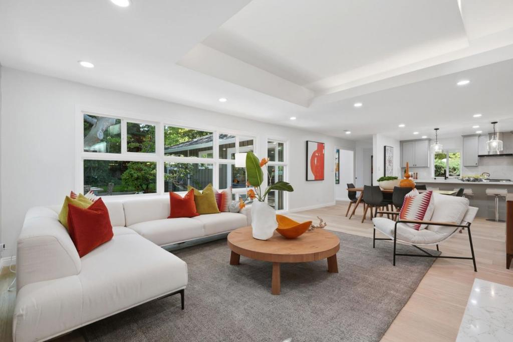 98 Erstwild Court